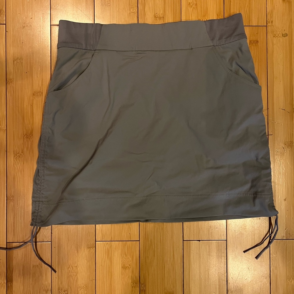 Columbia Skort- Grey- Size Large